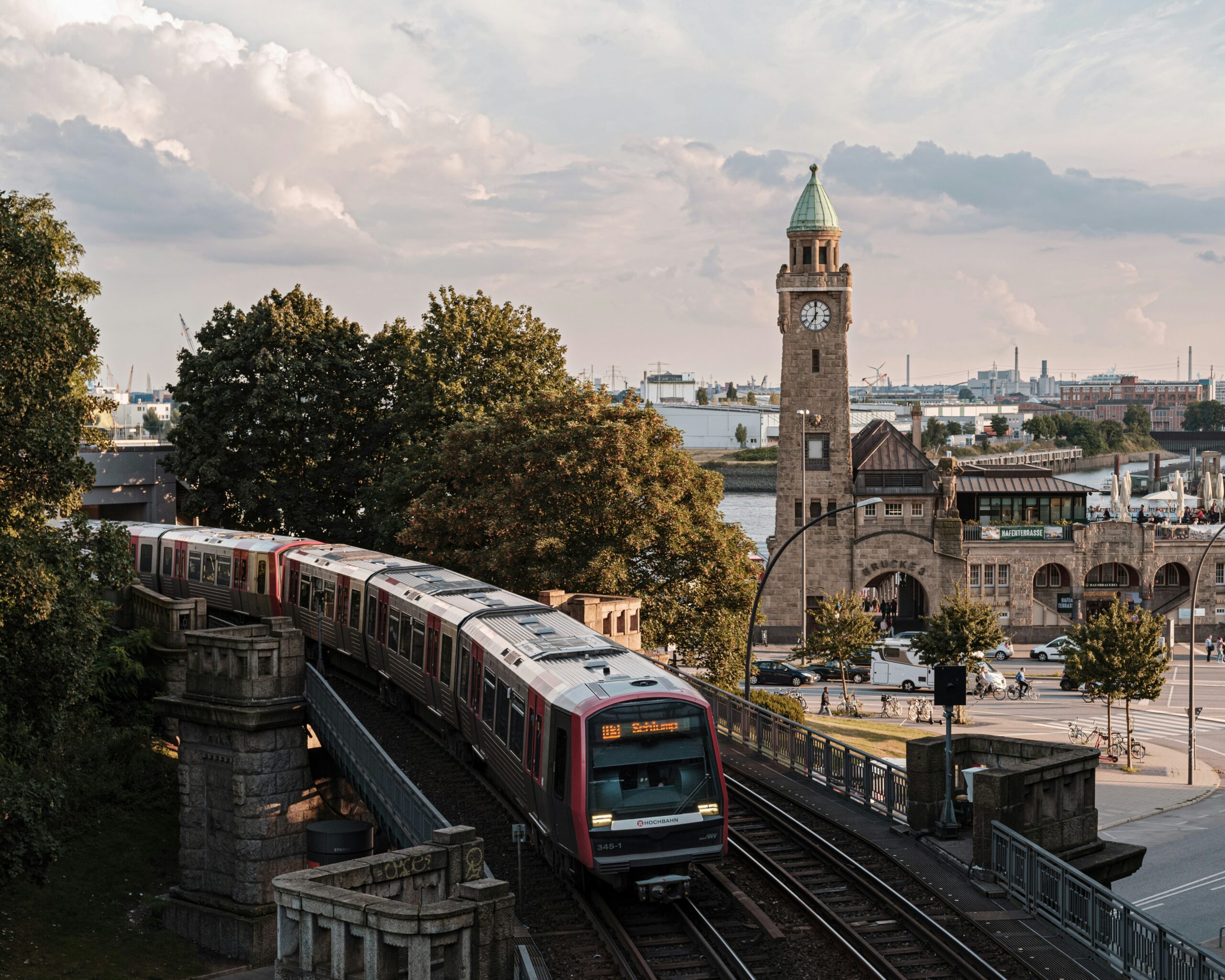 Praxismarketing Hamburg: So gewinnen Arztpraxen in der Hansestadt neue Patienten